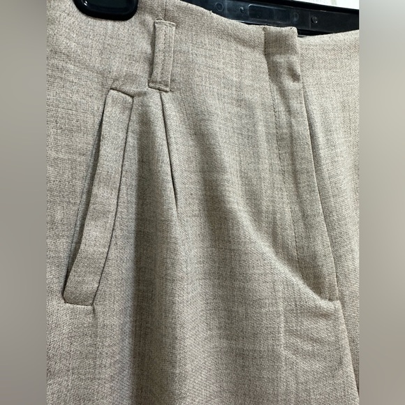 Beige tapered leg high waisted pants - Picture 3 of 8